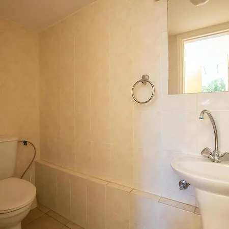 Ayia Triada, Beautiful 5bdr With Pool, Close To Beaches And Amenities Paralimni
