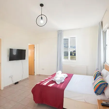 Ayia Triada, Beautiful 5bdr With Pool, Close To Beaches And Amenities *