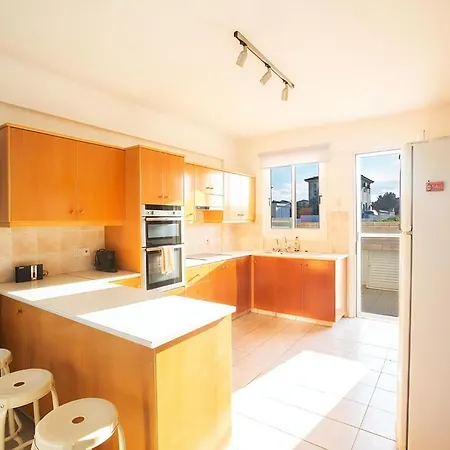 Ayia Triada, Beautiful 5bdr With Pool, Close To Beaches And Amenities Villa Paralimni