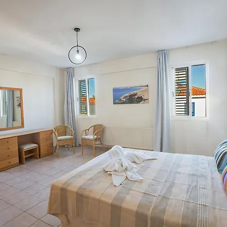 Ayia Triada, Beautiful 5bdr With Pool, Close To Beaches And Amenities