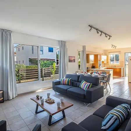 Ayia Triada, Beautiful 5bdr With Pool, Close To Beaches And Amenities Villa