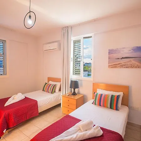 Ayia Triada, Beautiful 5bdr With Pool, Close To Beaches Paralimni