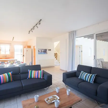 Ayia Triada, Beautiful 5bdr With Pool, Close To Beaches * Paralimni