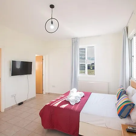 Ayia Triada, Beautiful 5bdr With Pool, Close To Beaches Villa
