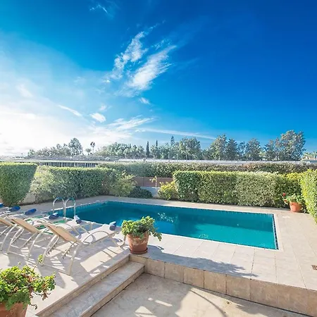 Villa Ayia Triada, Beautiful 5bdr With Pool, Close To Beaches Paralimni