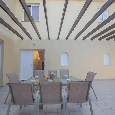 Ayia Triada, Beautiful 5bdr With Pool, Close To Beaches Paralimni